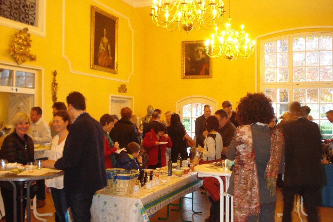 Oliven-Erntedankfest im Schloss Aufhausen: 150 Gäste.