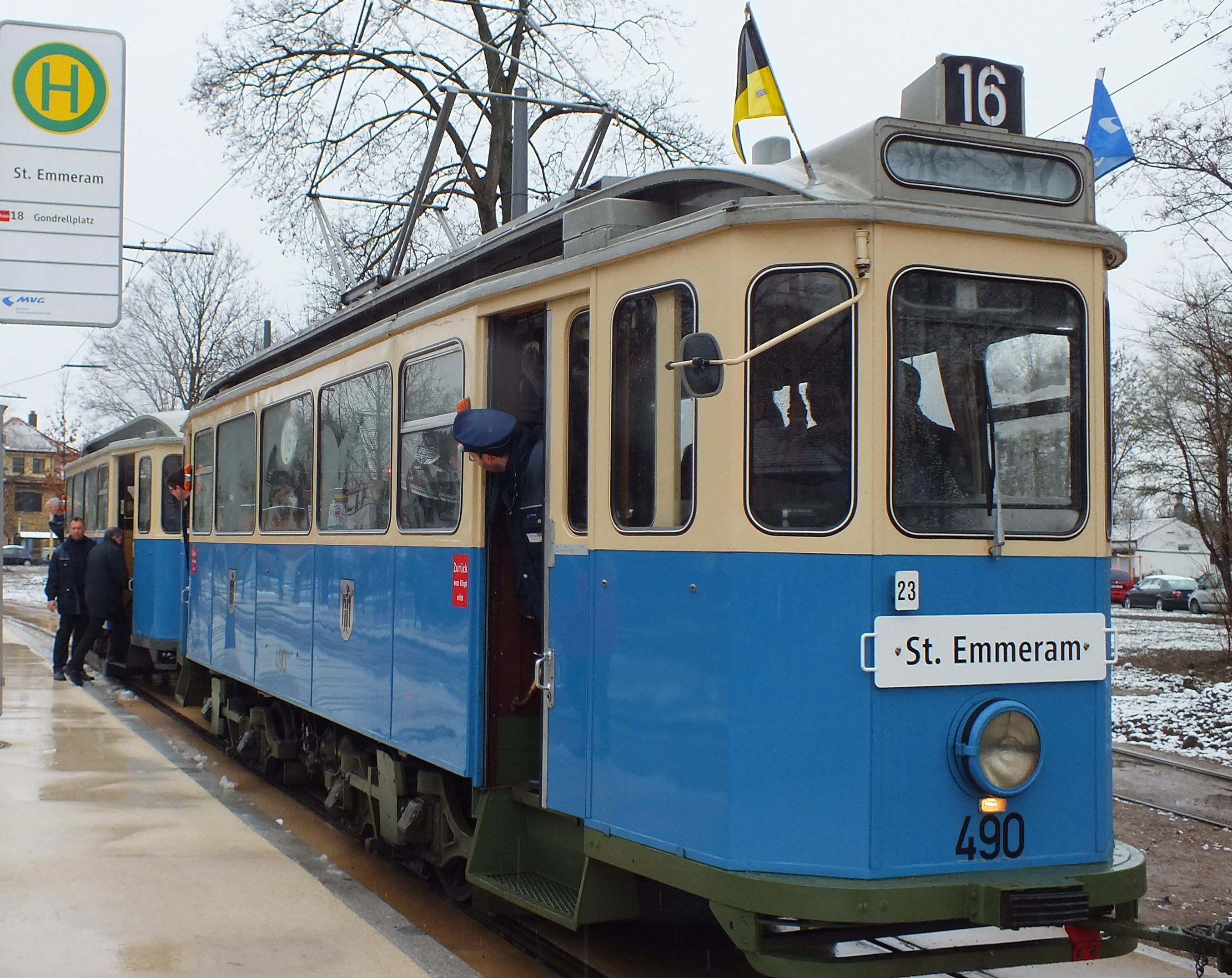 munich_tram_d-stock.jpg